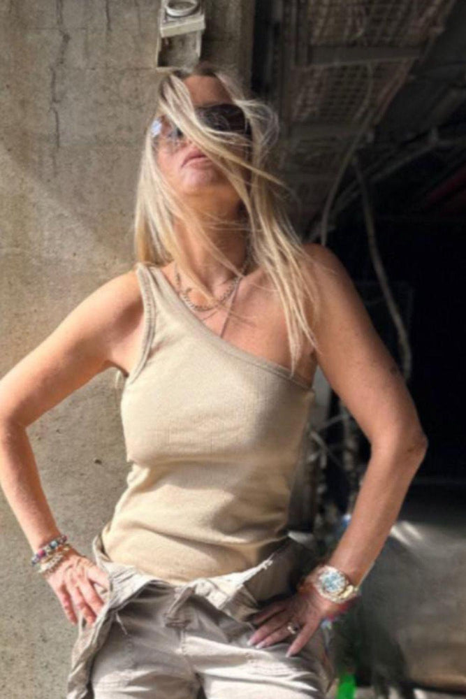 The mix shoulder tank