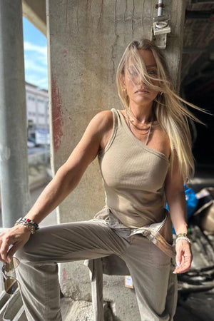 The mix shoulder tank